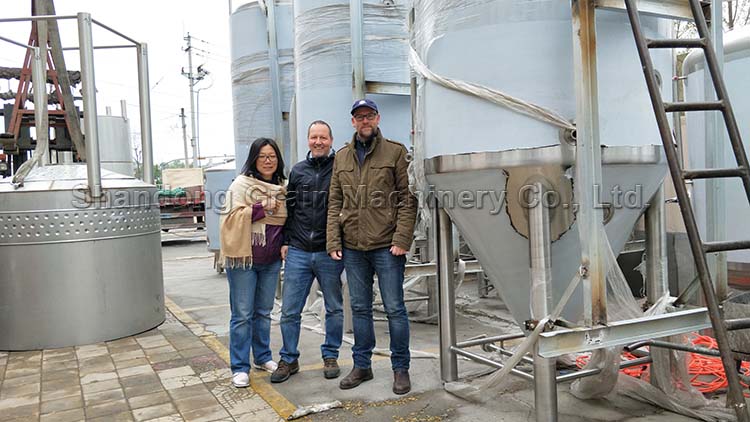 The Dutch customers came to our factory for fermenters inspection.